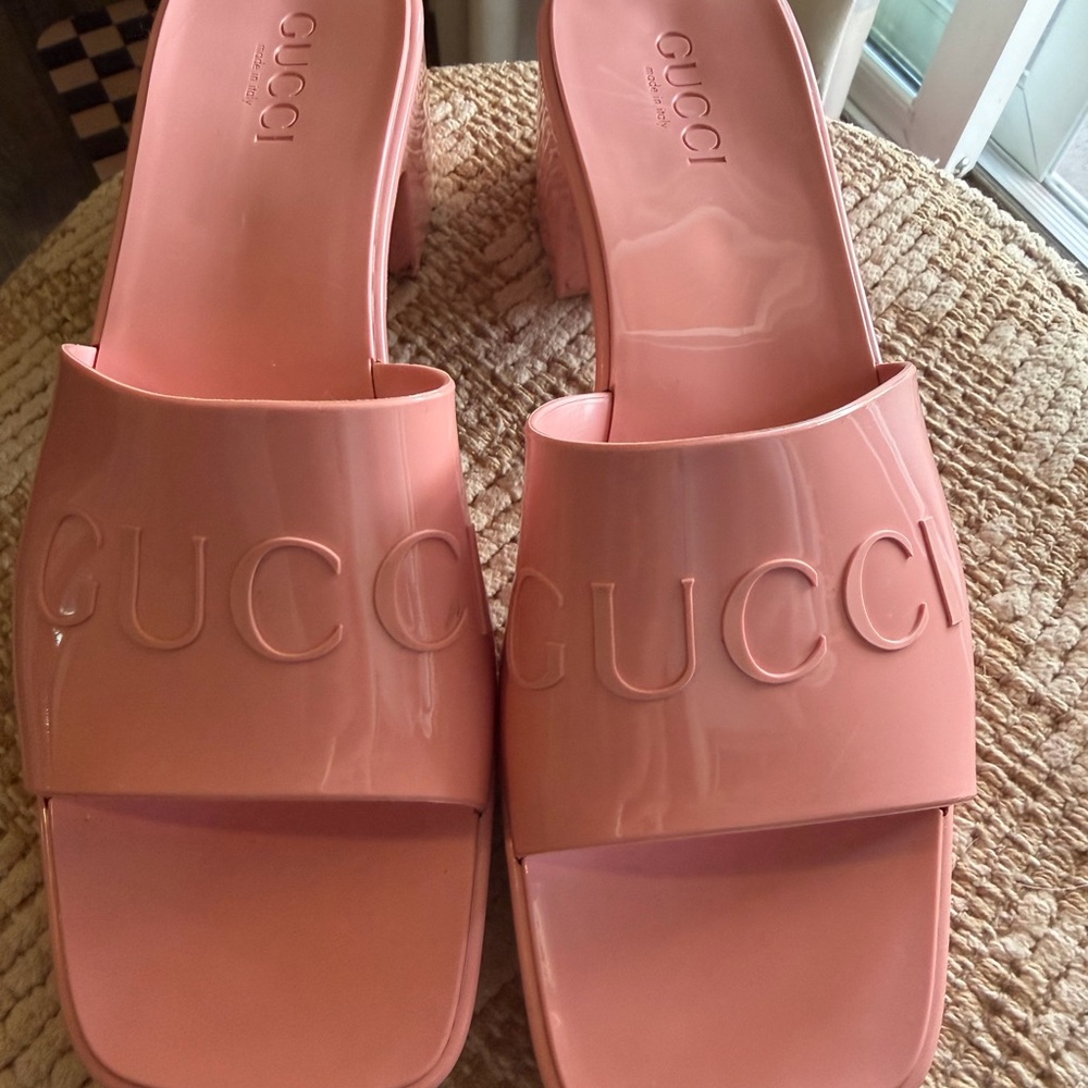 Gucci Women's Pink Jelly Slide Sandals - Picture 3 of 9